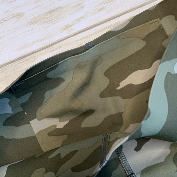 PINK Victoria’s Secret Active Leggings - Camo - Picture 5 of 8